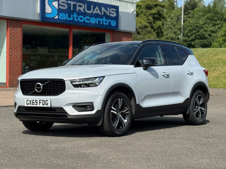 VOLVO XC40