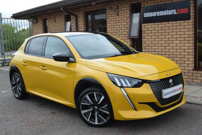 PEUGEOT 208