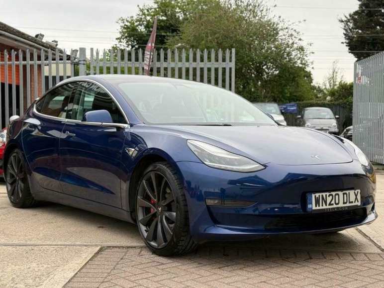 TESLA MODEL 3