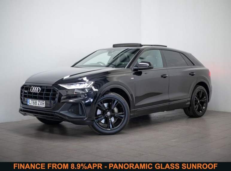 AUDI Q8