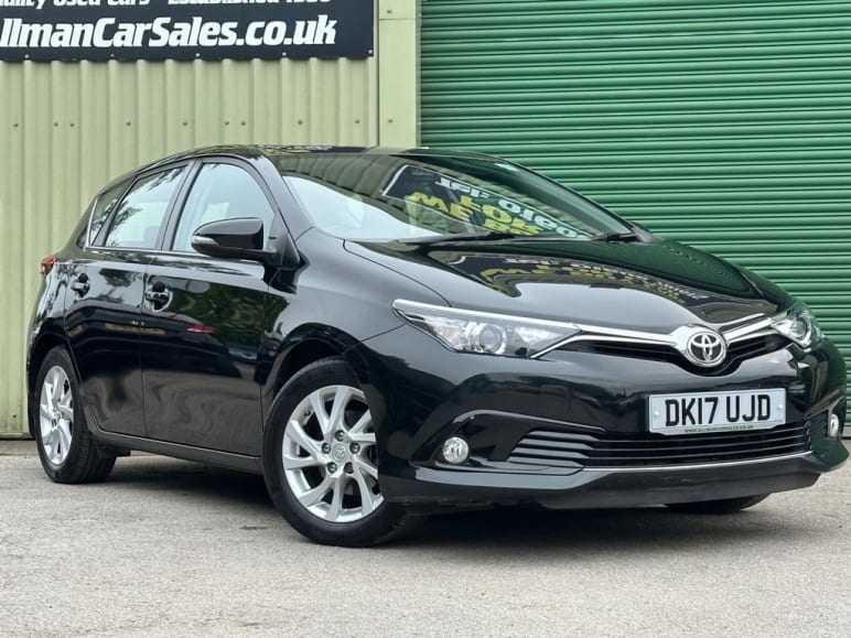 TOYOTA AURIS