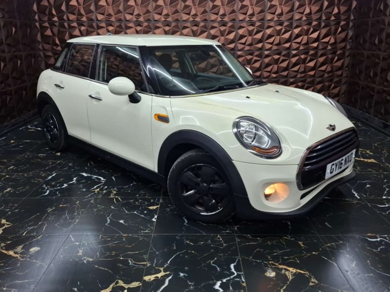 MINI HATCHBACK