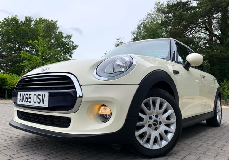 MINI HATCHBACK