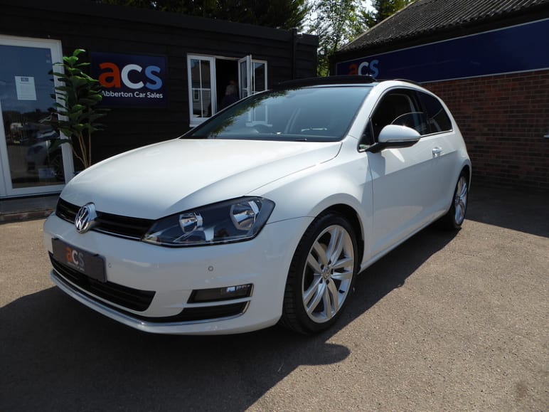 VOLKSWAGEN GOLF