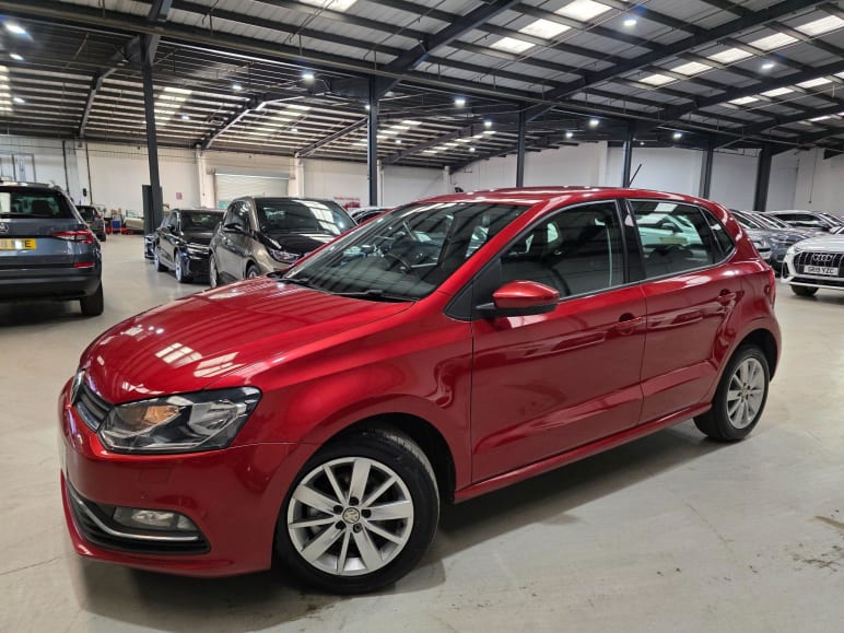 VOLKSWAGEN POLO