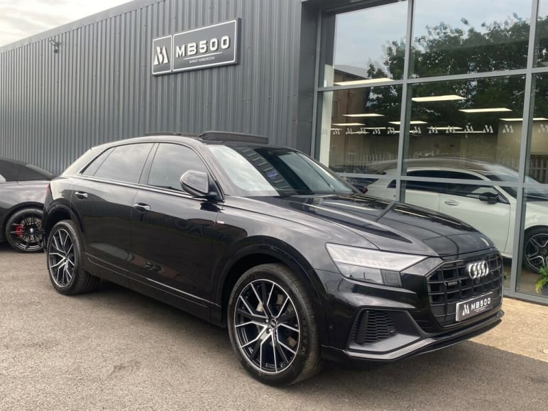 AUDI Q8