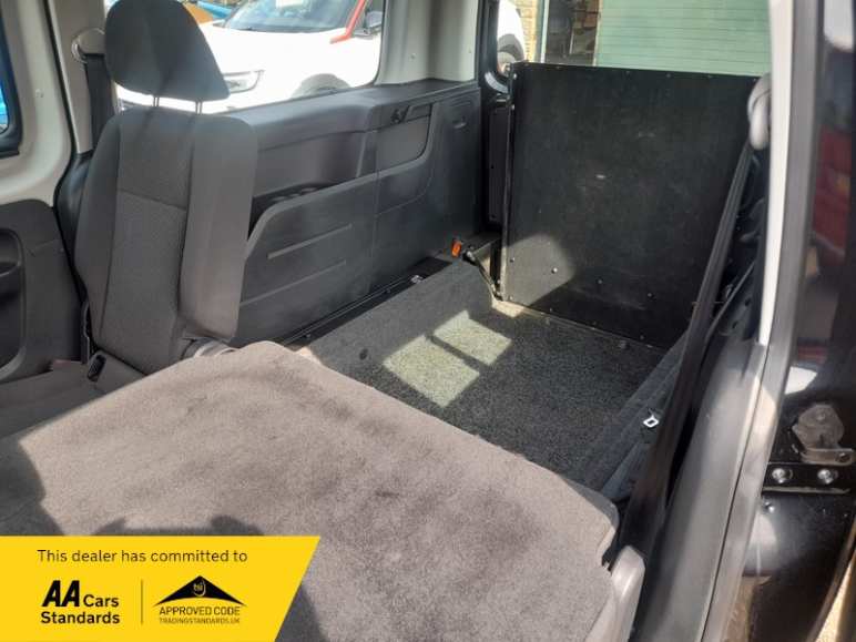 C20 MAXI LIFE 2.0 TDI, AUTO, 5 SEAT WHEELCHAIR ADAPTED, BLACK, 2020