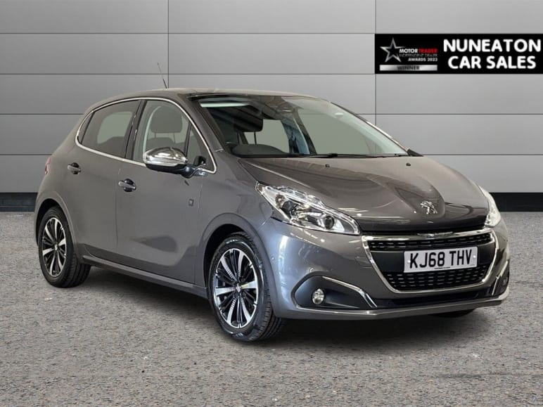 PEUGEOT 208