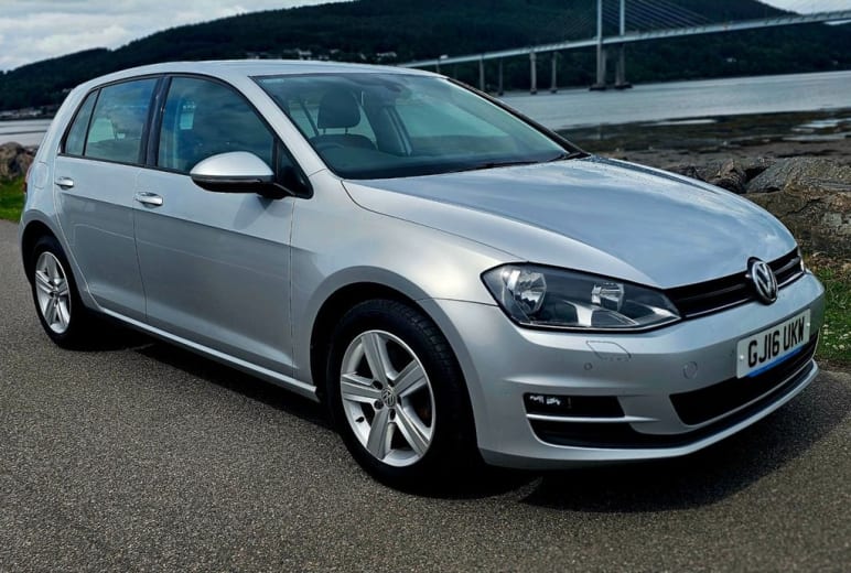 VOLKSWAGEN GOLF