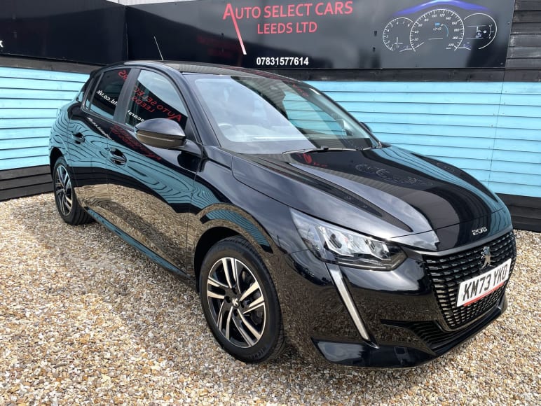 PEUGEOT 208