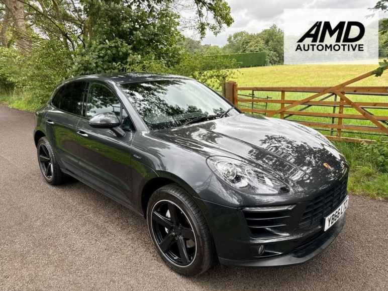 PORSCHE MACAN