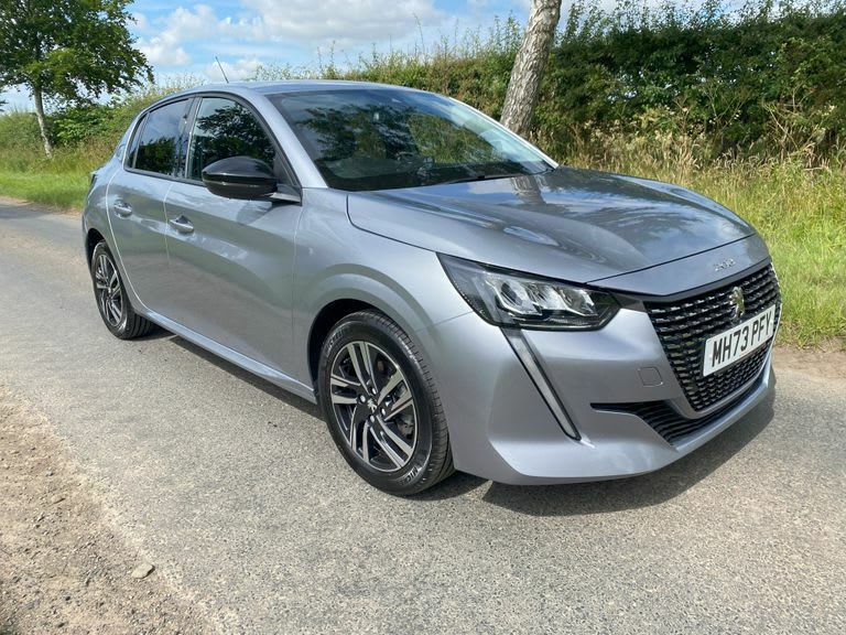 PEUGEOT 208
