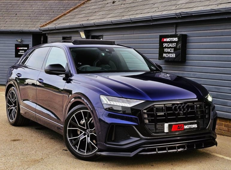 AUDI Q8