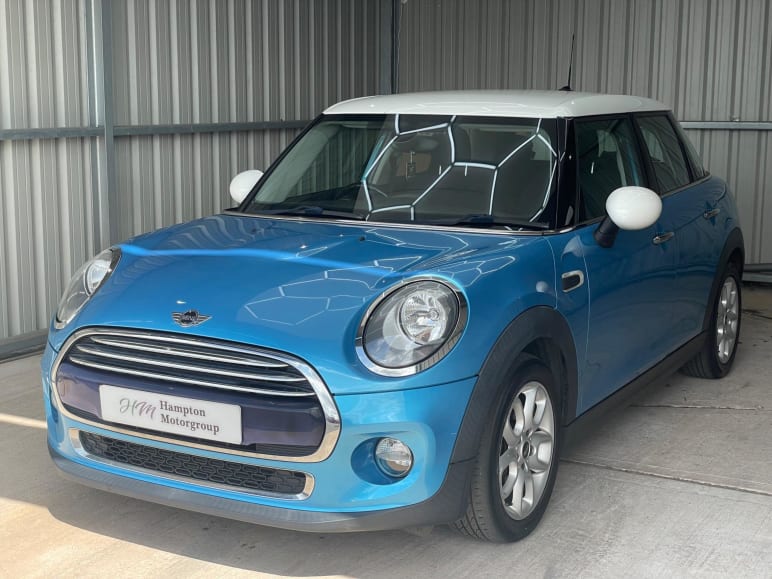 MINI HATCHBACK