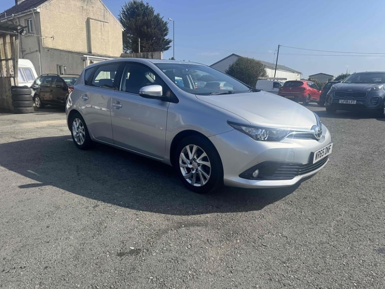 TOYOTA AURIS
