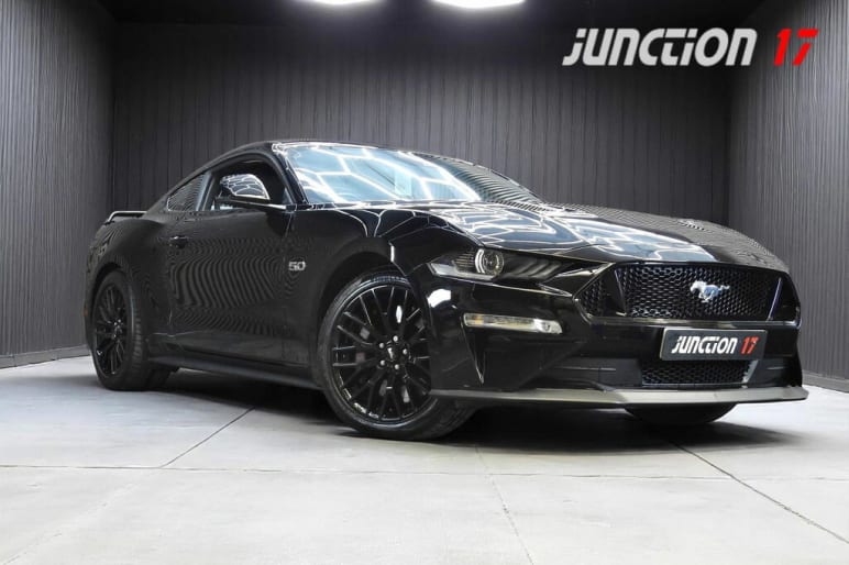 FORD MUSTANG
