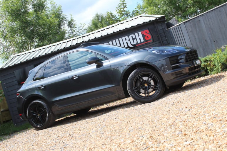 PORSCHE MACAN
