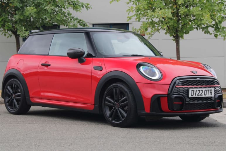 MINI HATCHBACK