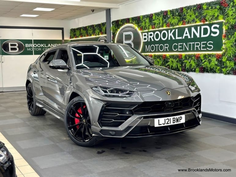 LAMBORGHINI URUS