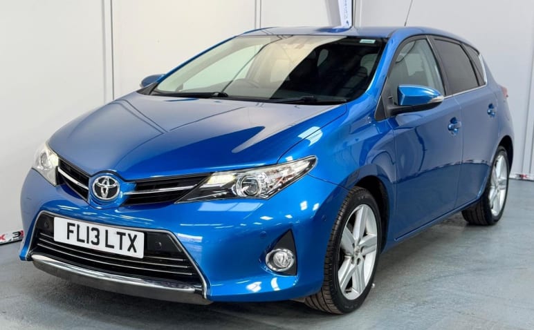 TOYOTA AURIS