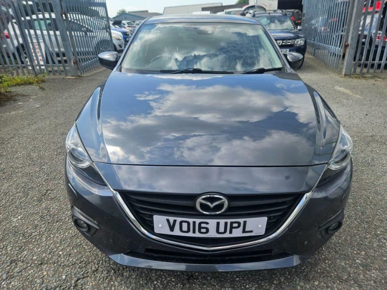 MAZDA 3