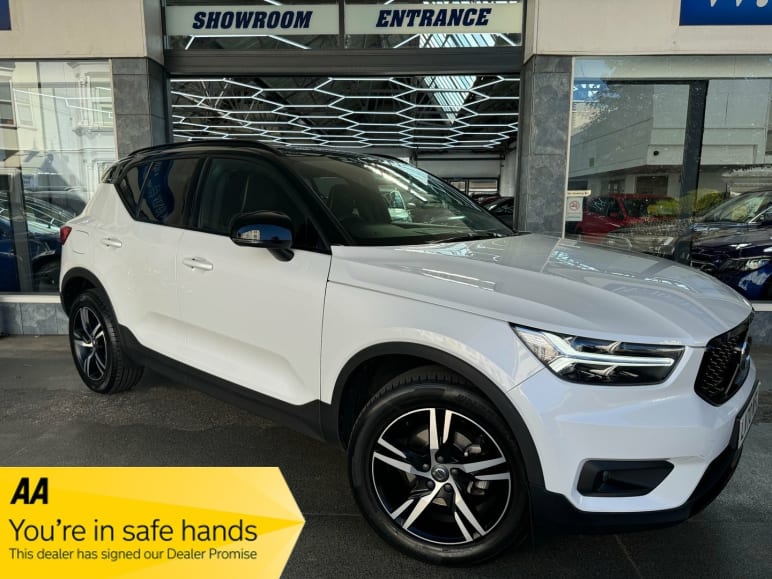VOLVO XC40