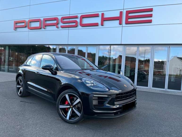 PORSCHE MACAN