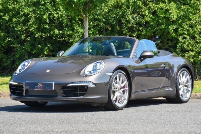 PORSCHE 911