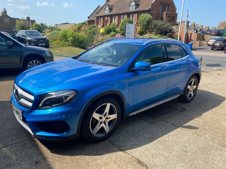MERCEDES-BENZ GLA
