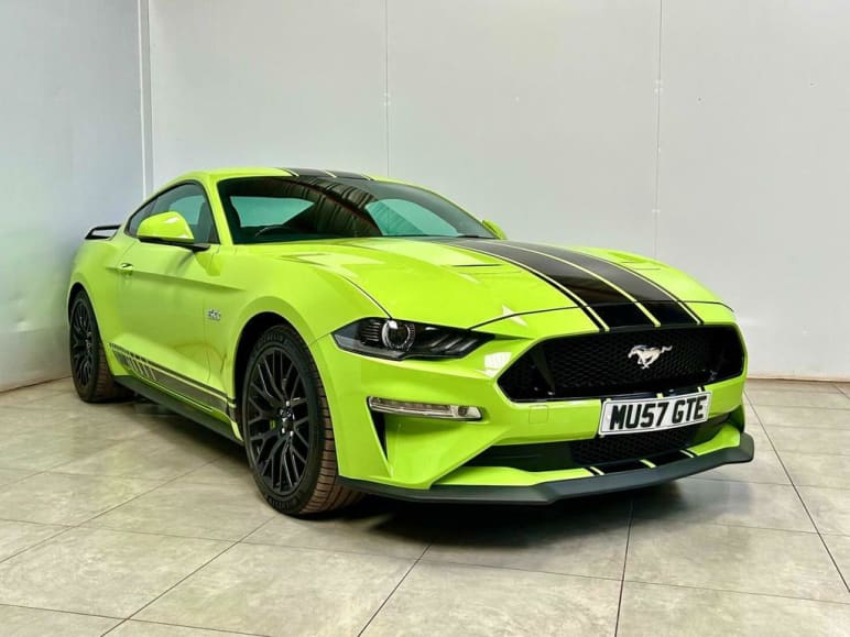 FORD MUSTANG