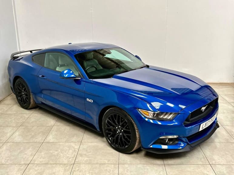 FORD MUSTANG