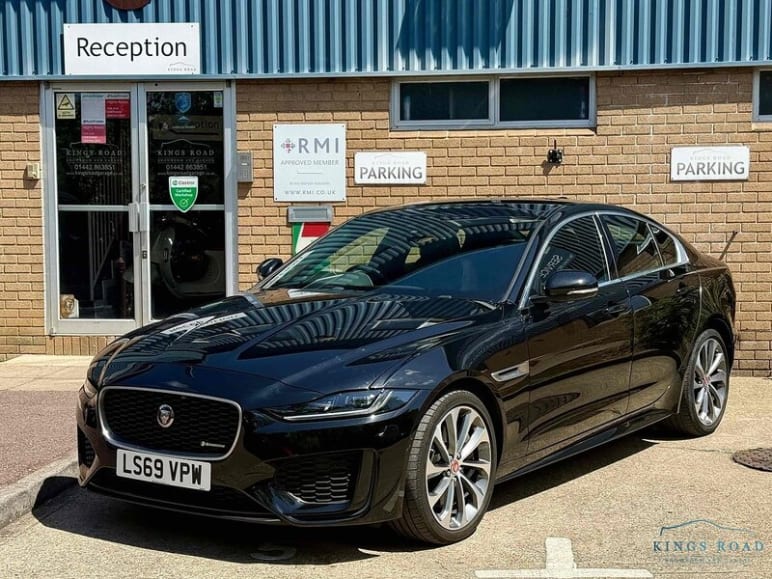 JAGUAR XE