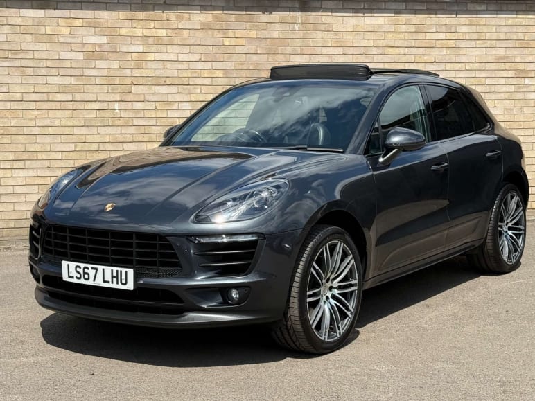 PORSCHE MACAN