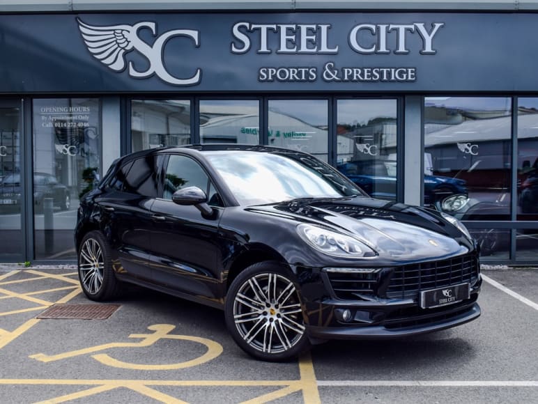 PORSCHE MACAN