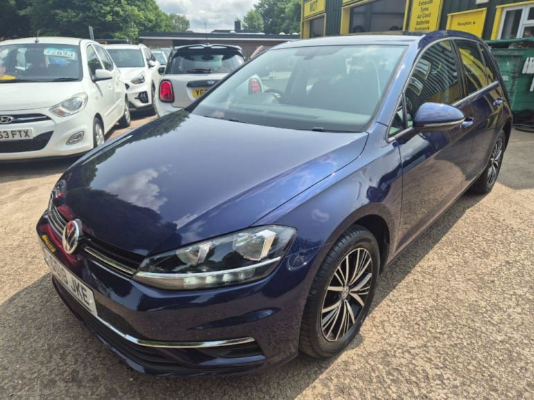 VOLKSWAGEN GOLF