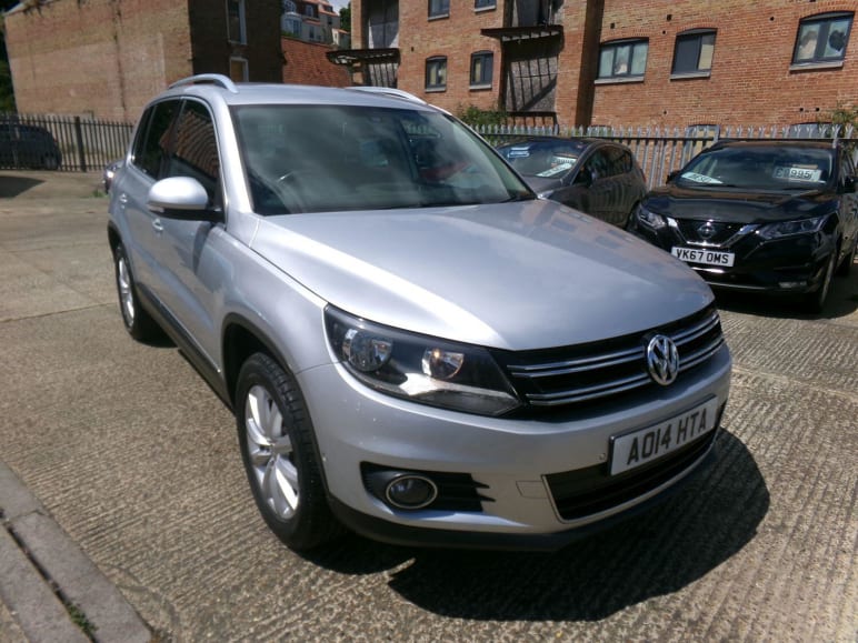 VOLKSWAGEN TIGUAN