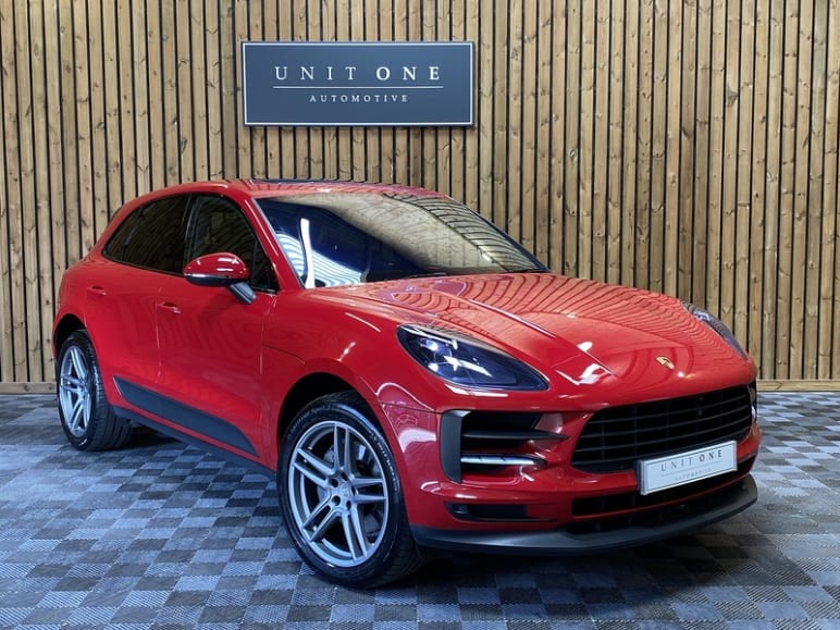 PORSCHE MACAN