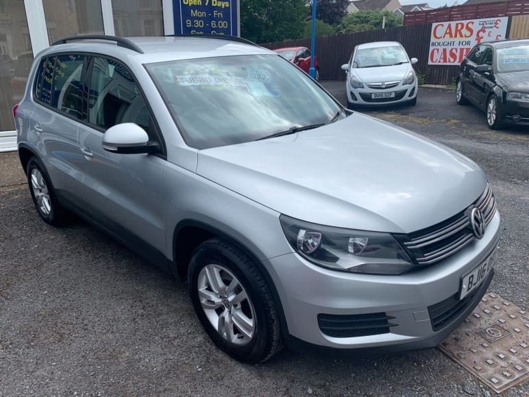 VOLKSWAGEN TIGUAN