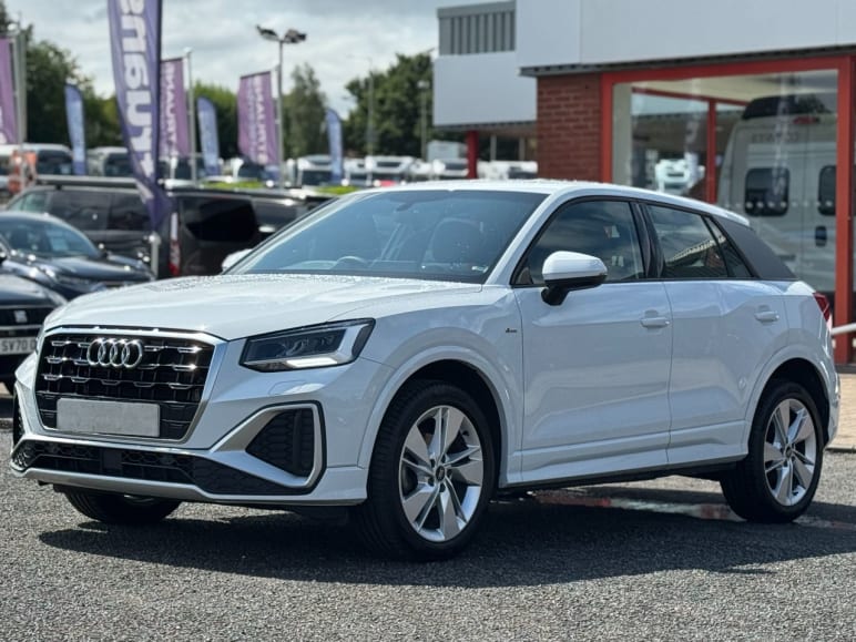 AUDI Q2