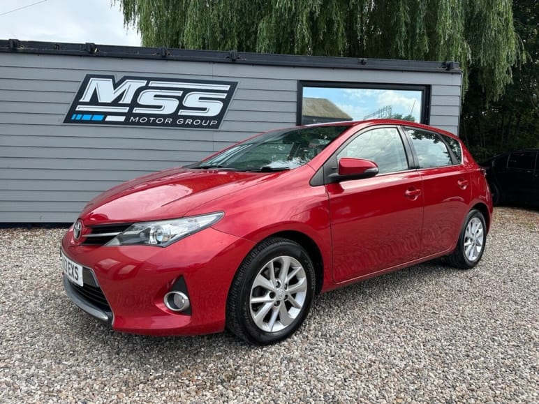 TOYOTA AURIS