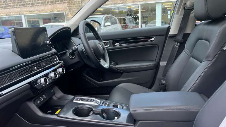 Hatchback Advance
