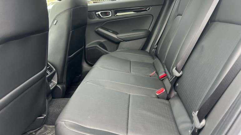 Hatchback Advance