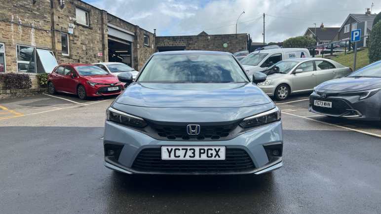 Hatchback Advance
