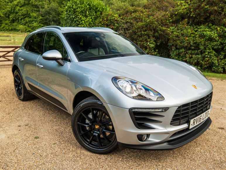 PORSCHE MACAN