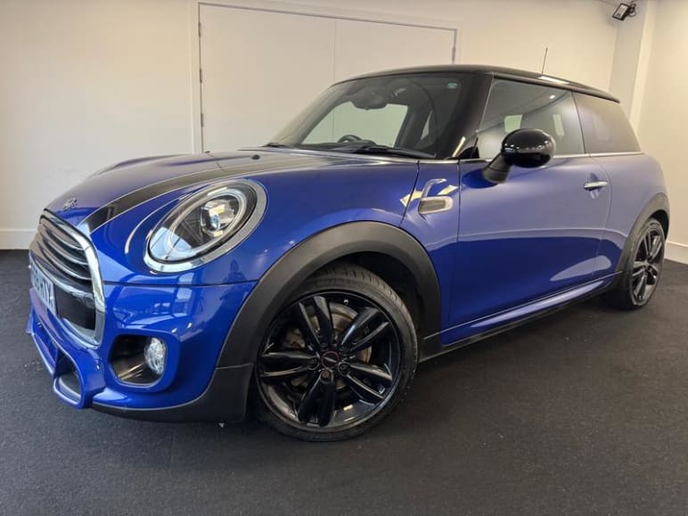 MINI HATCHBACK