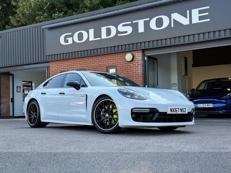 PORSCHE PANAMERA