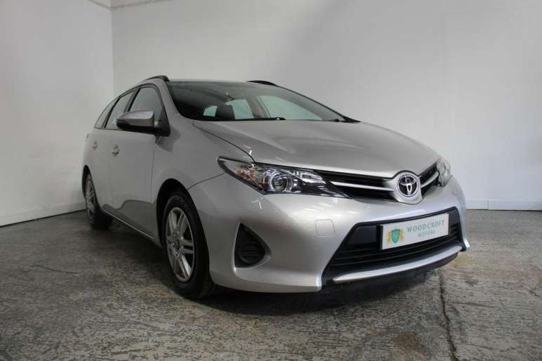 TOYOTA AURIS