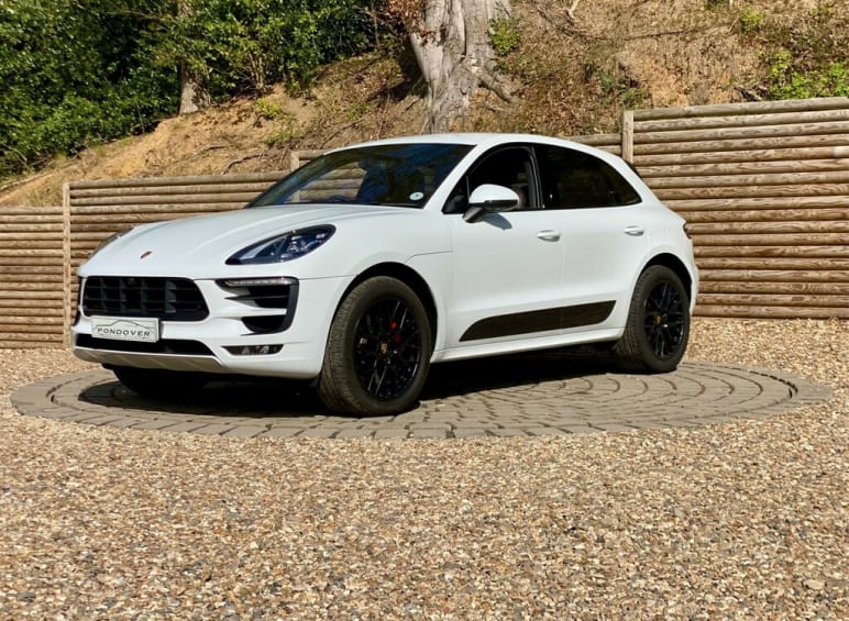 PORSCHE MACAN