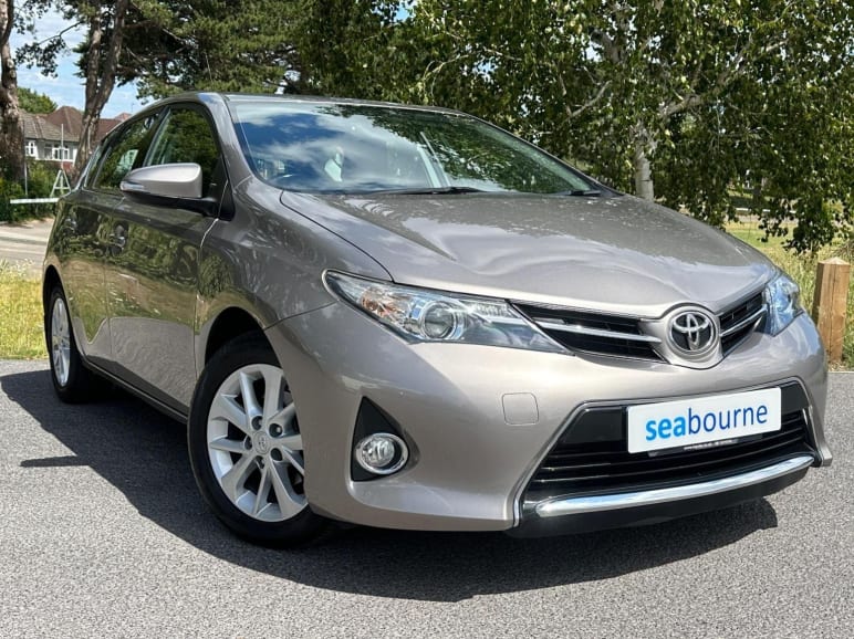 TOYOTA AURIS