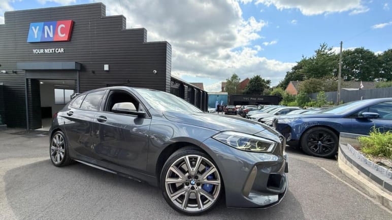 BMW 1 SERIES